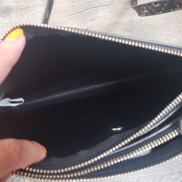 GUESS | Crossbody Adjustable Strap Womens Purse - Picture 11 of 13